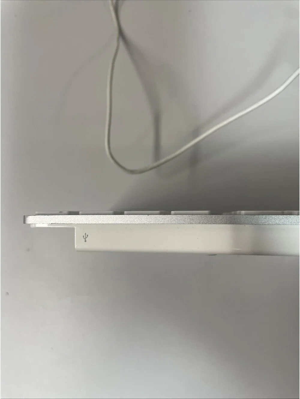 Genuine Apple A1243 Wired Mac Standard USB Keyboard w/ Numeric Keypad TESTED